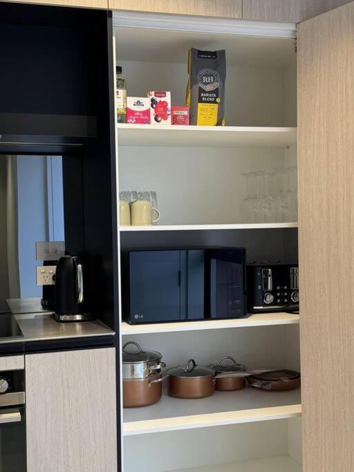 Black-Luxe Living In The Heart Of City Leilighet Christchurch Eksteriør bilde