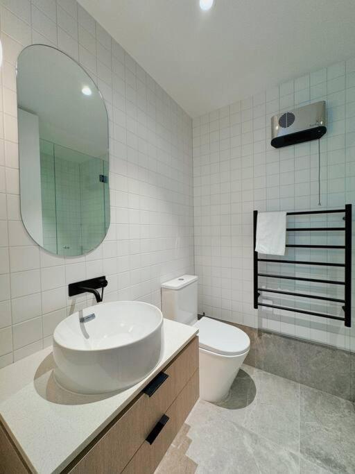 Black-Luxe Living In The Heart Of City Leilighet Christchurch Eksteriør bilde