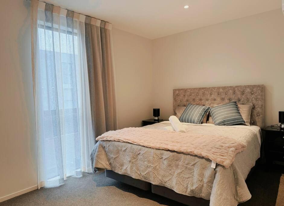 Black-Luxe Living In The Heart Of City Leilighet Christchurch Eksteriør bilde